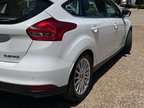 Used 2018 Ford Focus Electric Hatchback FWD image 4