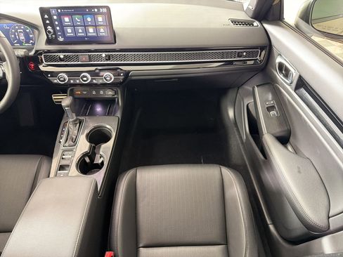Certified 2025 Honda Civic Sport Touring image 28