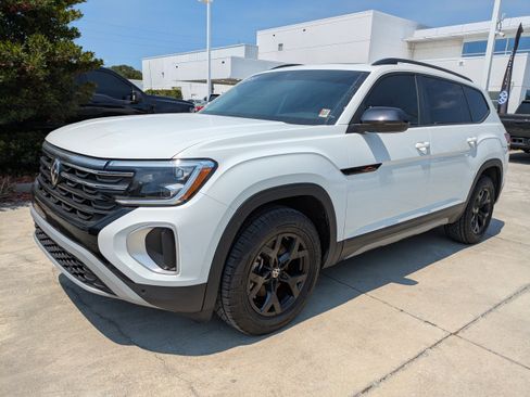 Certified 2025 Volkswagen Atlas Peak Edition SE image 8