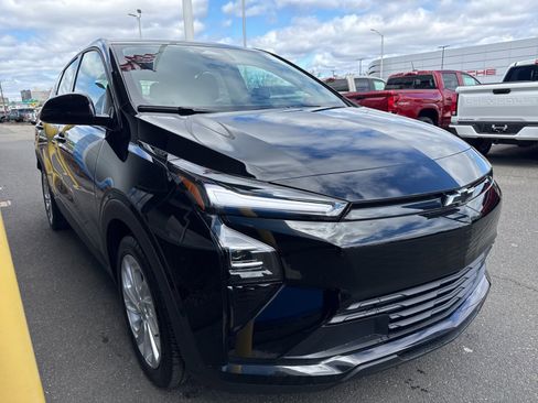 New 2027 Chevrolet Bolt LT w/ Comfort Package FWD image 4