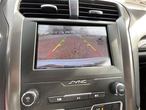 Used 2020 Ford Fusion SE image 24