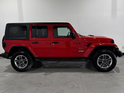 Used 2022 Jeep Wrangler Unlimited Sahara w/ Dual Top Group AWD/4WD image 20