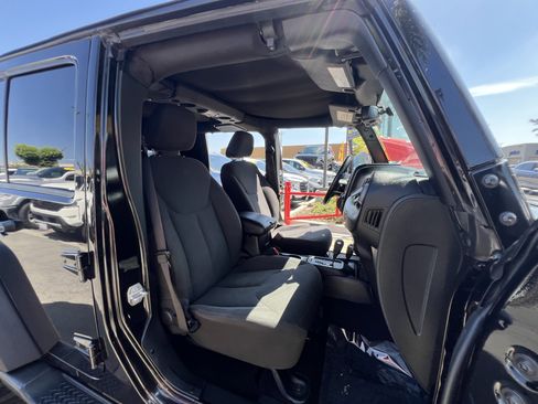 Used 2018 Jeep Wrangler Unlimited Sport S image 26