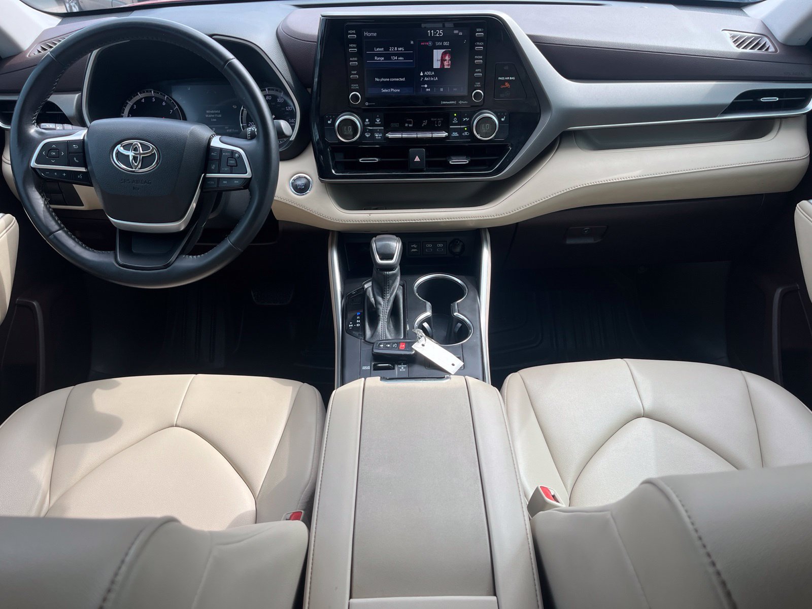 Used 2022 Toyota Highlander XLE FWD image 19