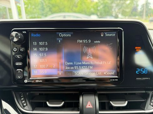 Used 2018 Toyota C-HR XLE FWD image 34