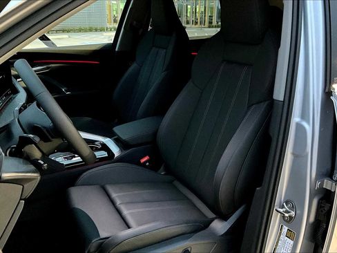 Used 2025 Audi Q5 Premium Plus w/ Premium Plus image 9