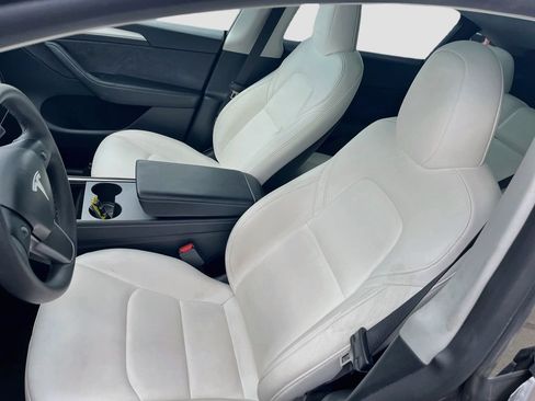 Used 2024 Tesla Model Y Long Range RWD image 19