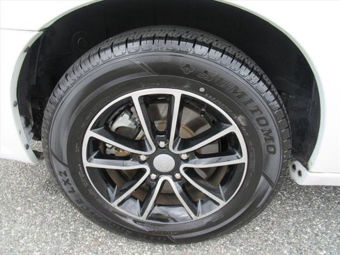 Used 2017 Dodge Grand Caravan GT image 32