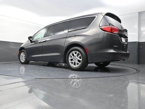 Used 2022 Chrysler Voyager LX image 26