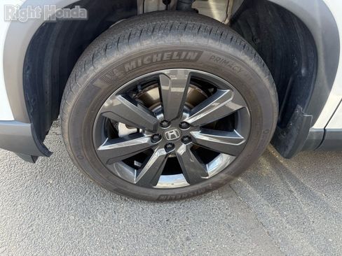 Certified 2025 Honda Pilot Sport image 7