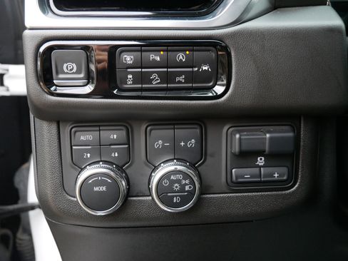 Used 2025 GMC Yukon Elevation AWD/4WD image 17