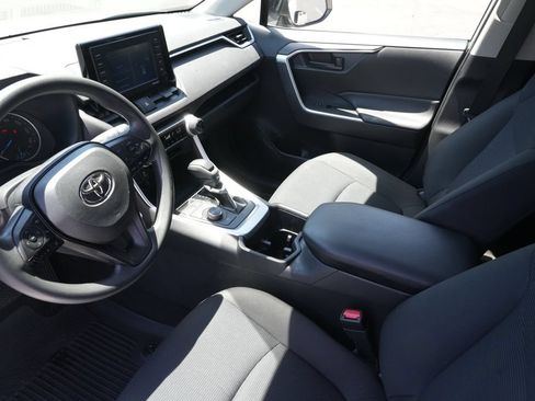 Used 2022 Toyota RAV4 LE AWD/4WD image 9