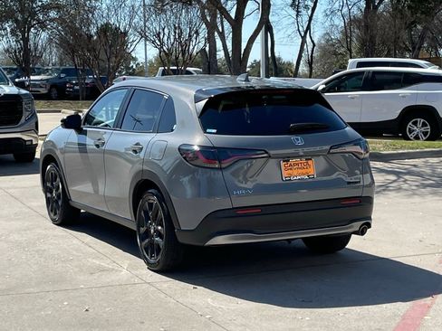 Used 2025 Honda HR-V Sport image 4