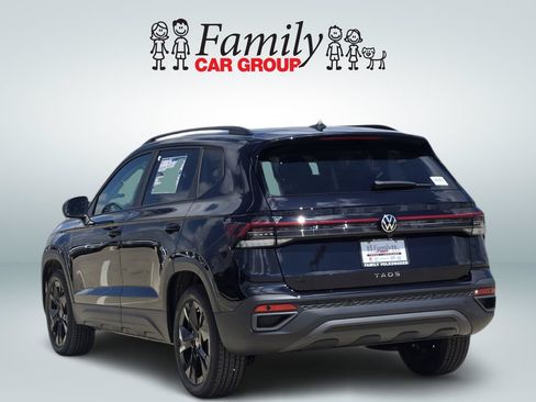 New 2026 Volkswagen Taos SE FWD image 3