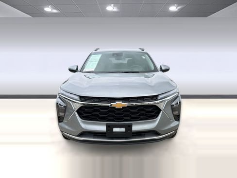 Certified 2025 Chevrolet Trax LT w/ Sunroof Package FWD image 6