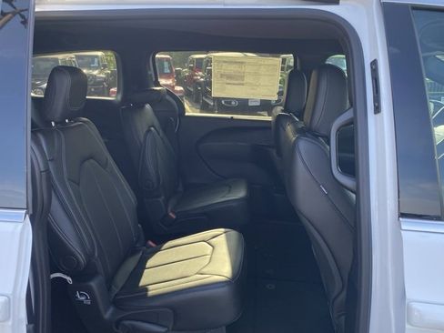 New 2026 Chrysler Voyager LX image 31