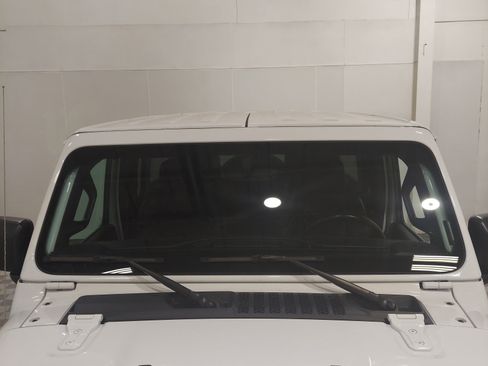 Used 2022 Jeep Wrangler Unlimited Rubicon w/ Cold Weather Group AWD/4WD image 5