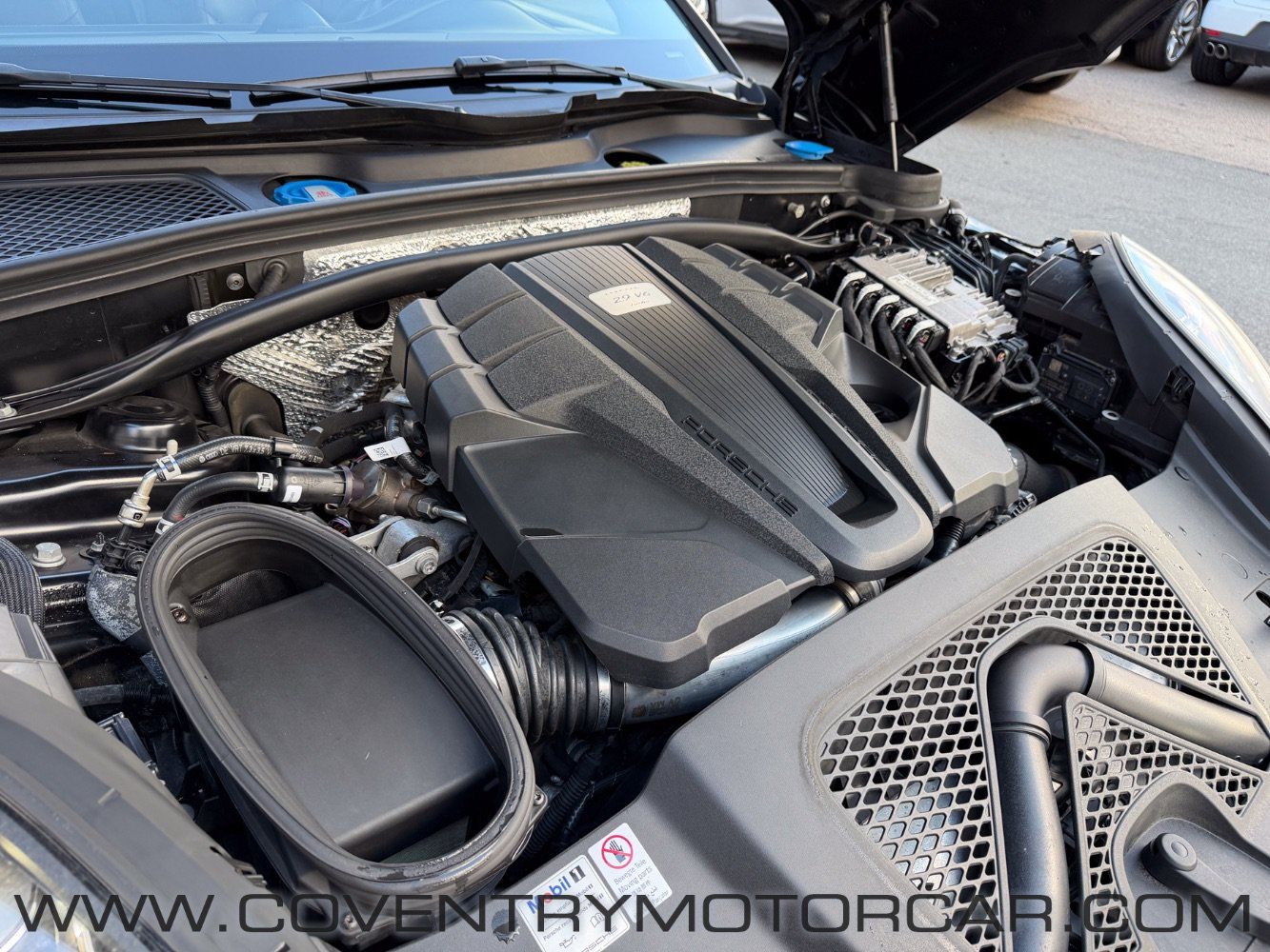 Used 2020 Porsche Macan Turbo AWD/4WD image 17