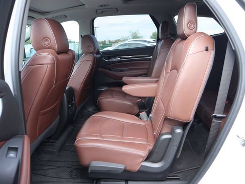 Used 2018 Buick Enclave Avenir w/ Avenir Technology Package FWD image 10