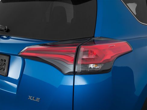 Used 2018 Toyota RAV4 XLE FWD image 50