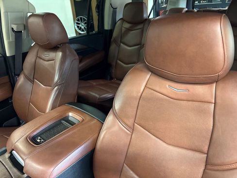 Used 2016 Cadillac Escalade ESV Premium AWD/4WD image 32