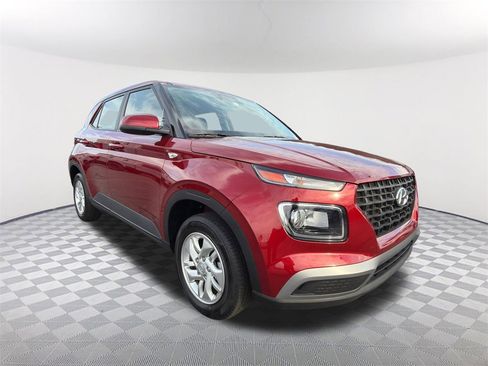 Used 2024 Hyundai Venue SE image 3