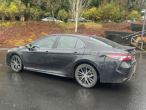 Certified 2023 Toyota Camry SE image 3