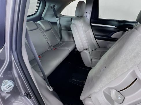 Used 2019 Toyota Highlander XLE w/ Protection Package #3 AWD/4WD image 28