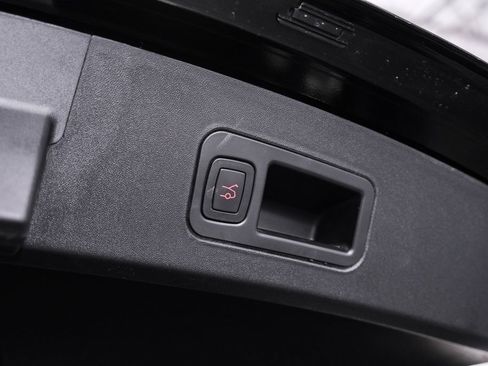 Used 2020 Tesla Model S Long Range Plus image 57