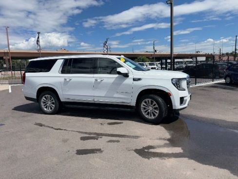 Used 2023 GMC Yukon XL SLT image 44
