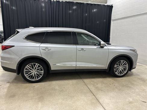 Used 2022 Acura MDX SH-AWD w/ Advance Package image 11