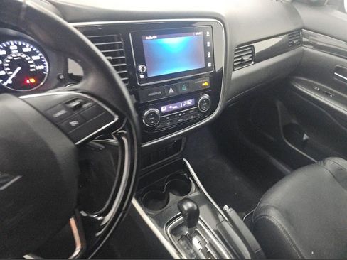 Used 2017 Mitsubishi Outlander SE image 14