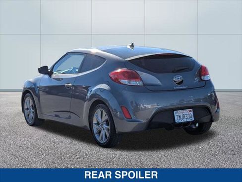 Used 2016 Hyundai Veloster image 3