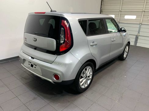 Used 2018 Kia Soul + image 3