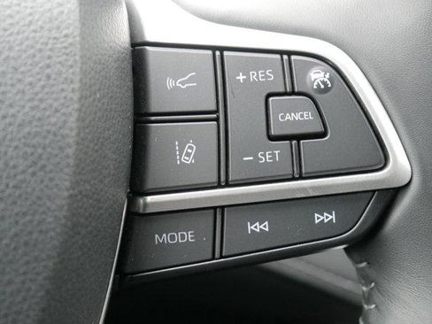 Used 2024 Toyota Highlander XLE image 26