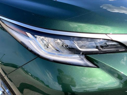 Used 2026 Toyota Sienna Limited FWD image 27