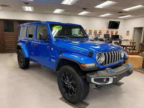 Used 2024 Jeep Wrangler Sahara image 8
