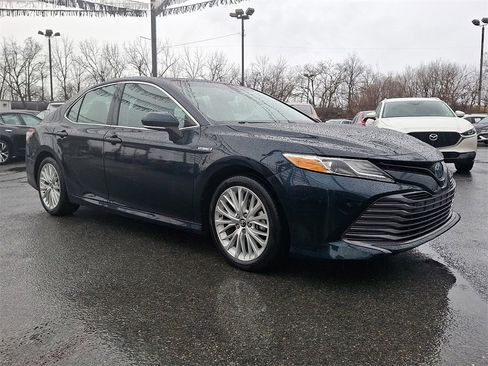 Used 2018 Toyota Camry XLE w/ Audio Package image 4