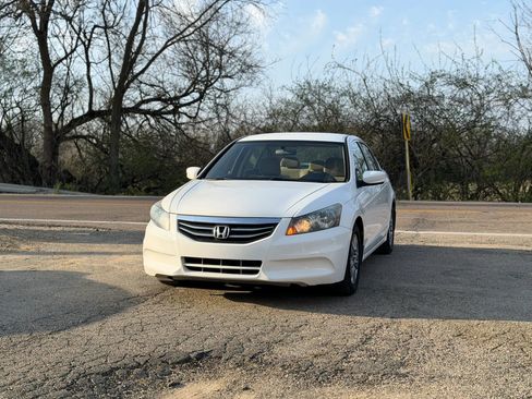 Used 2011 Honda Accord LX-P image 6