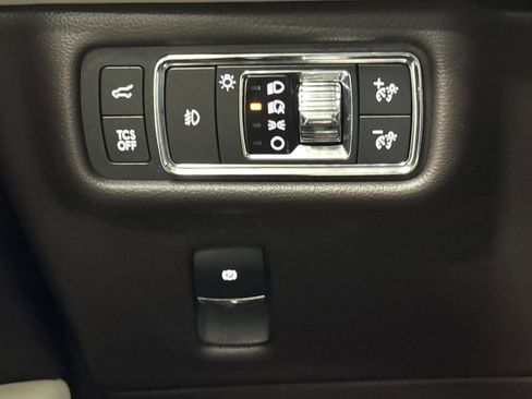 Used 2022 Lincoln Nautilus Black Label w/ Class II Trailer Tow Package image 25