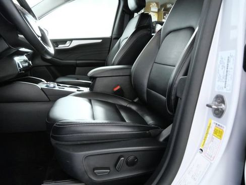 Certified 2025 Ford Escape Platinum AWD/4WD image 17