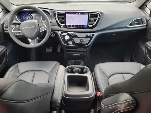 Used 2026 Chrysler Pacifica Select FWD image 10