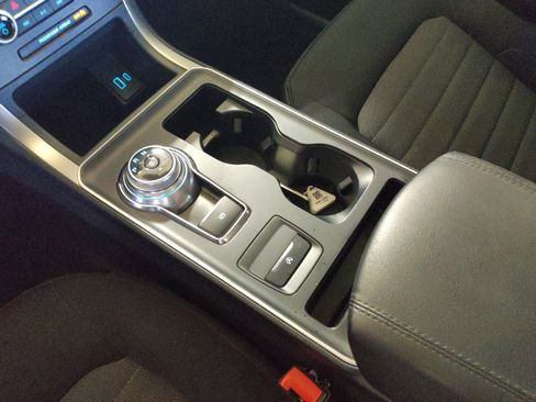Used 2021 Ford Edge SE FWD image 26