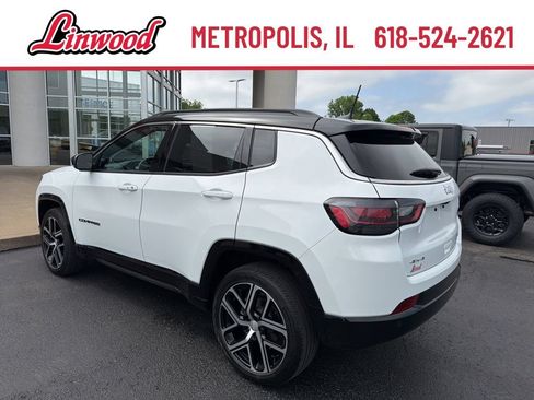 Used 2024 Jeep Compass Limited w/ Elite Group AWD/4WD image 3