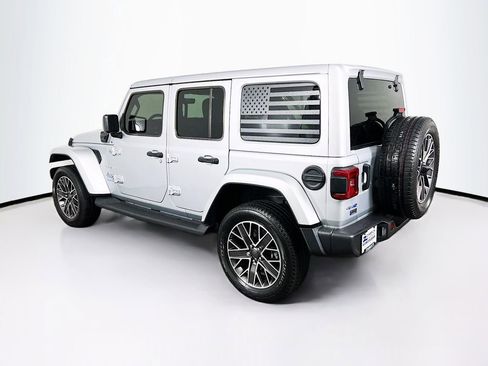 Used 2023 Jeep Wrangler Unlimited Sahara w/ Cold Weather Group AWD/4WD image 5