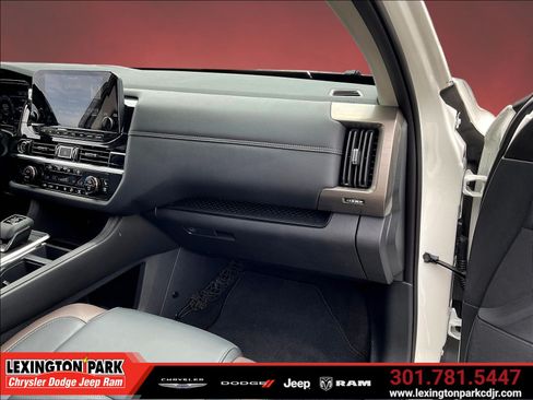 Used 2024 Nissan Pathfinder Platinum AWD/4WD image 26