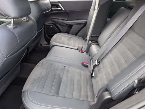 Used 2025 Mitsubishi Outlander SE FWD image 28