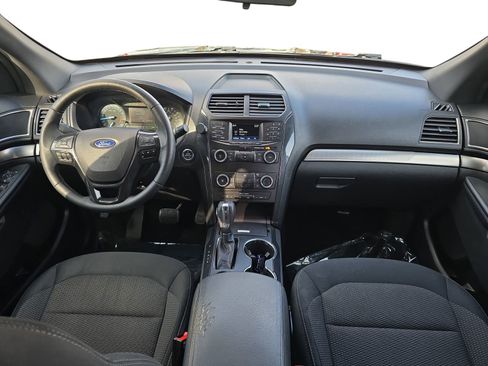 Used 2018 Ford Explorer XLT image 9