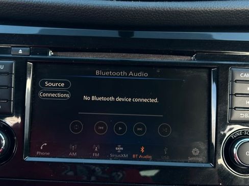 Used 2018 Nissan Rogue SV image 26