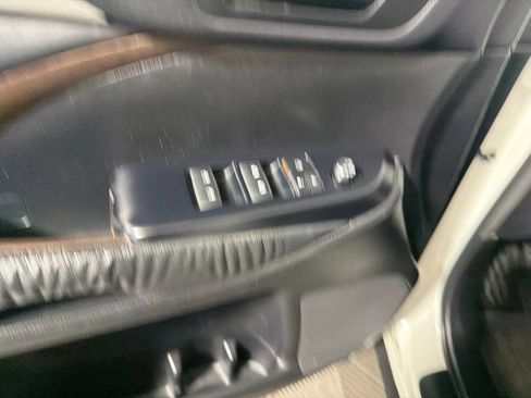 Used 2015 Toyota Highlander Plus FWD image 9
